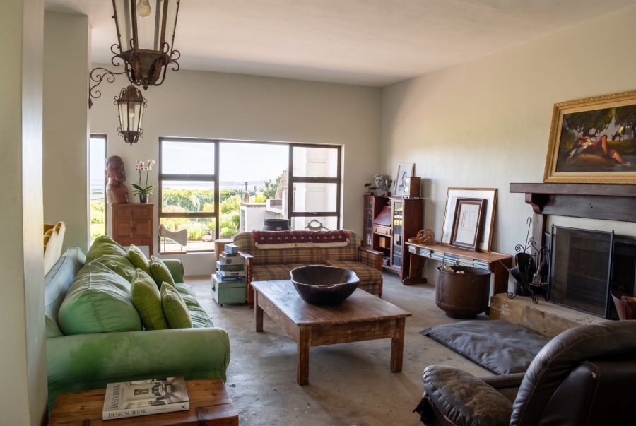 4 Bedroom Property for Sale in Struisbaai Western Cape